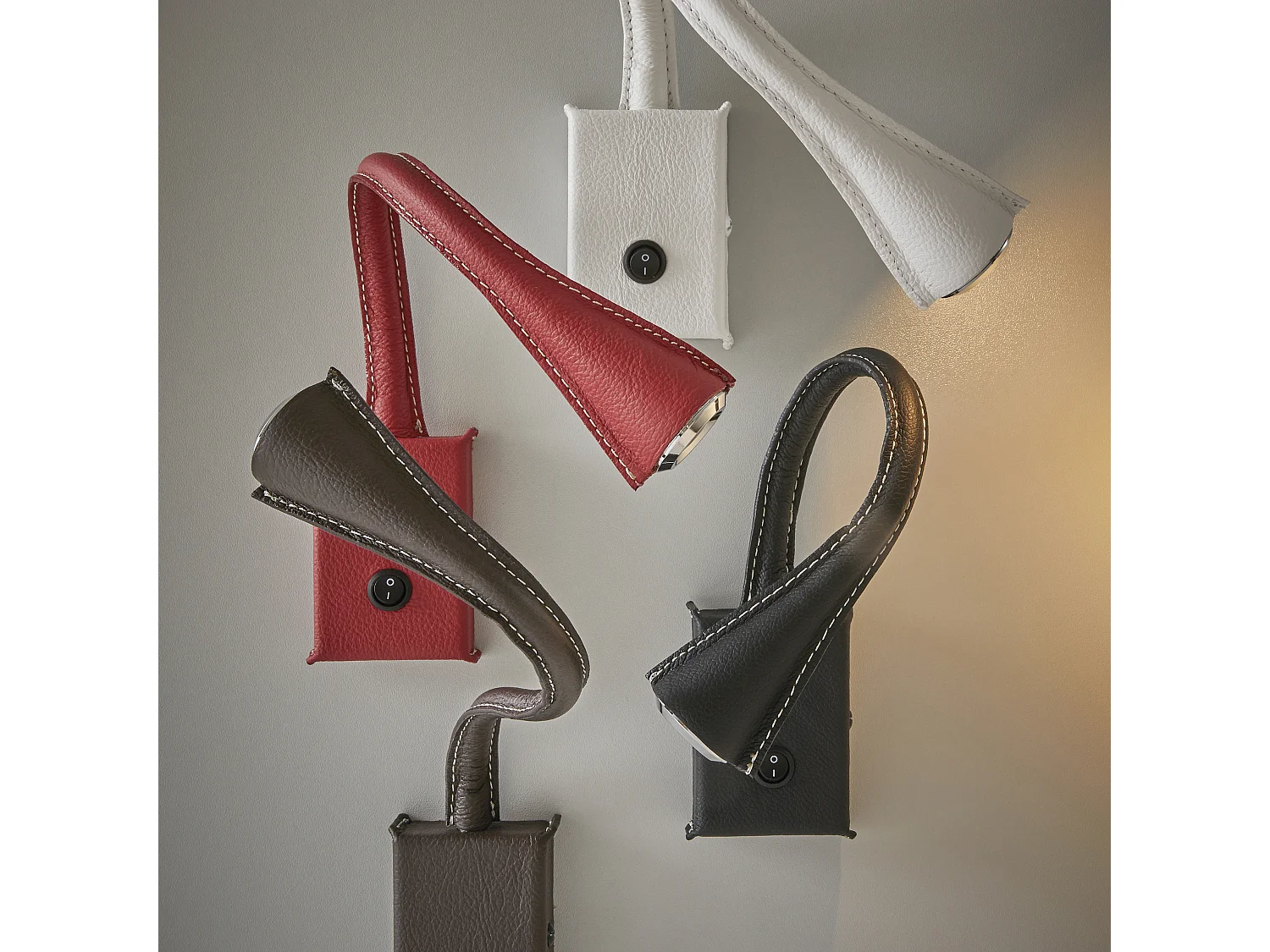 Applique murale modern Skin Reader-acier, cuir marron-2w led- 3 000K- 180º degrés-on&off-ip20