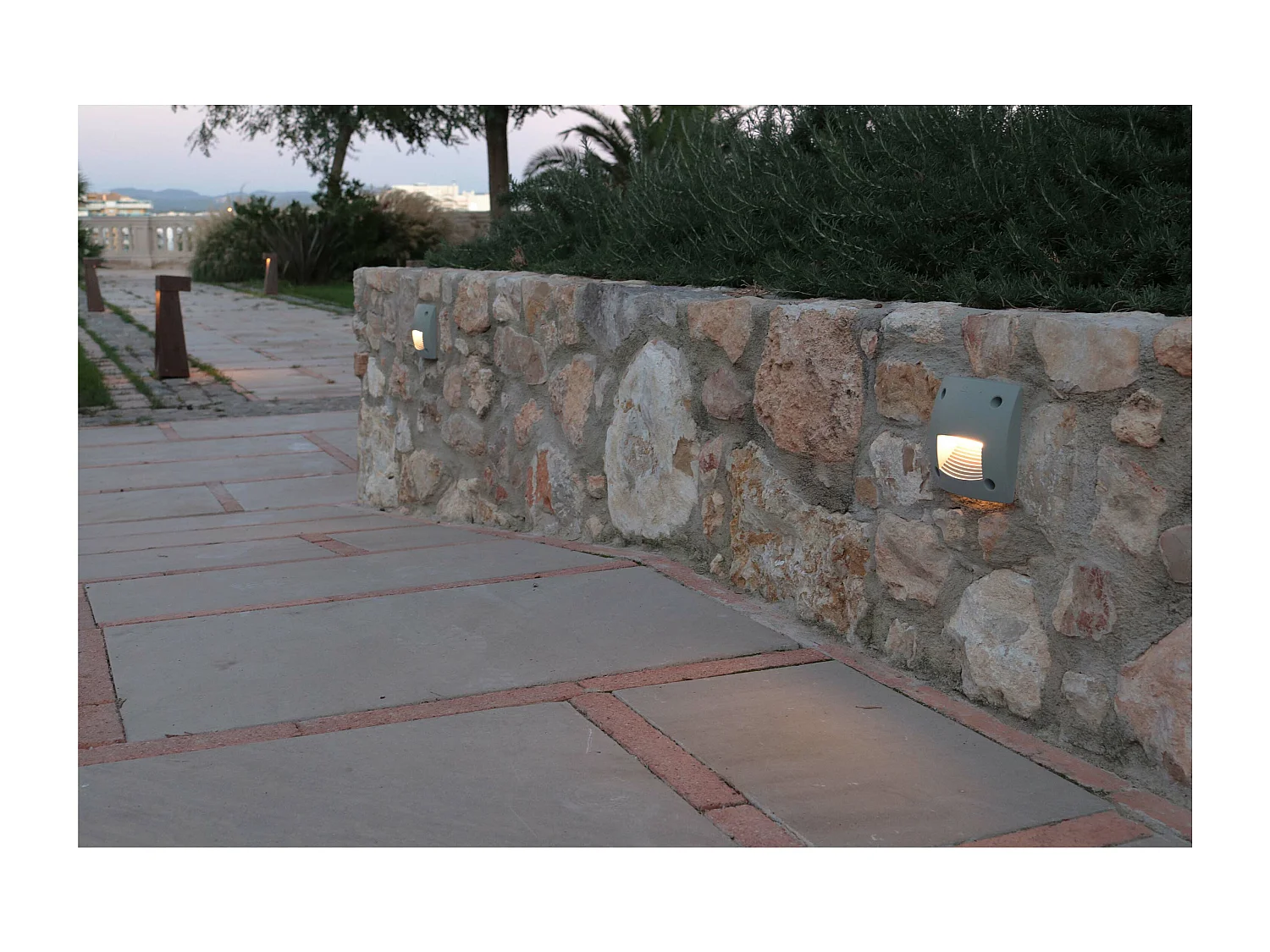 Empotrable exterior DEVON estilo moderno y versátil - L. 29,3 -rectangular - Gx53 LED T2 3W - resina - K select - ip66 - resina y blanco