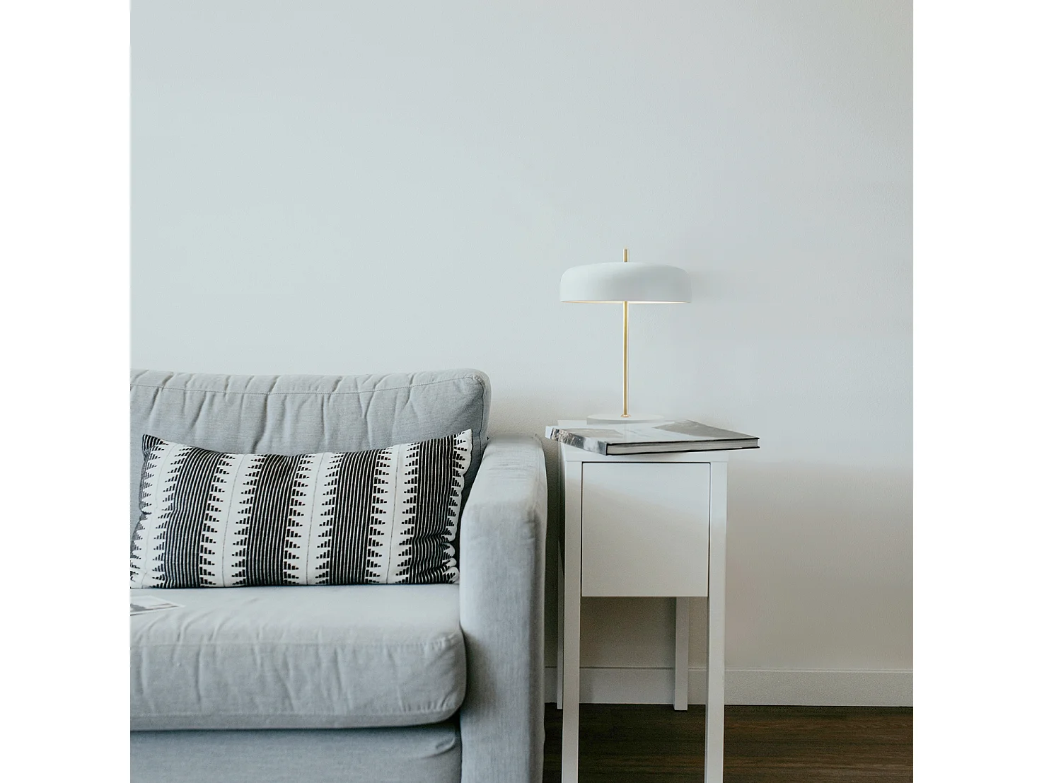 Lampadaire Taichi moderne-h135 cm-2x e27 40w-on&off-acier-blanc,dore-ip20