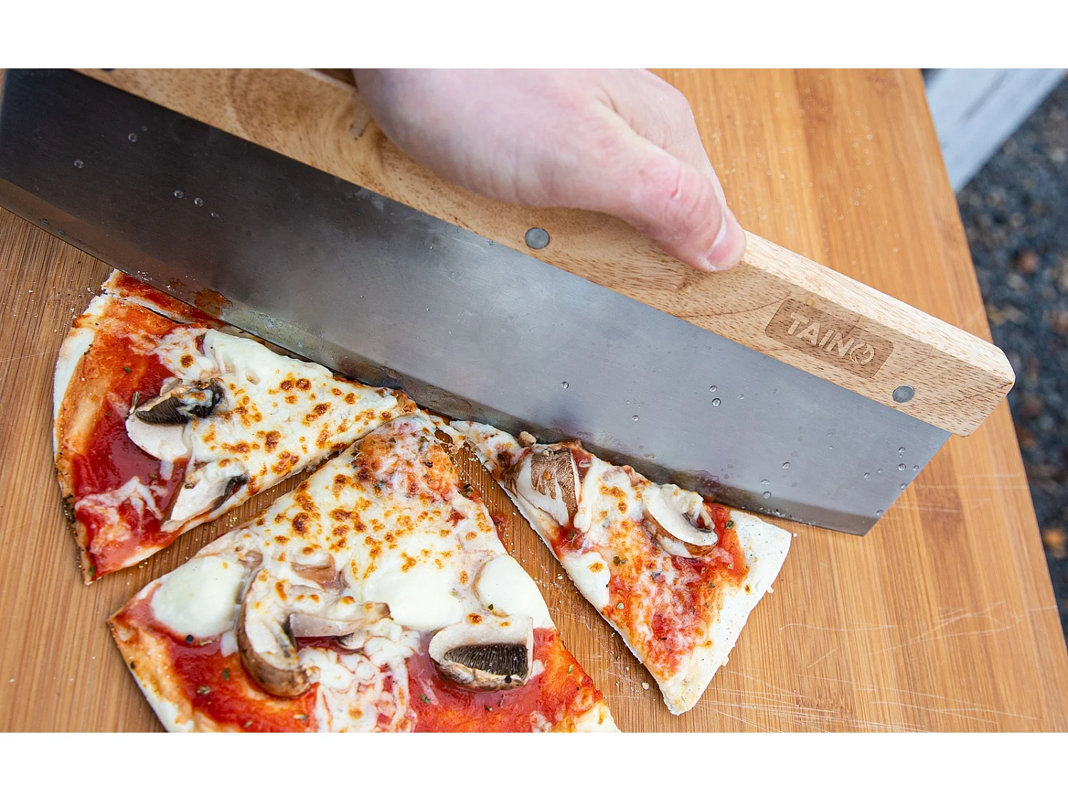 Couteau à pizza avec manche en bois