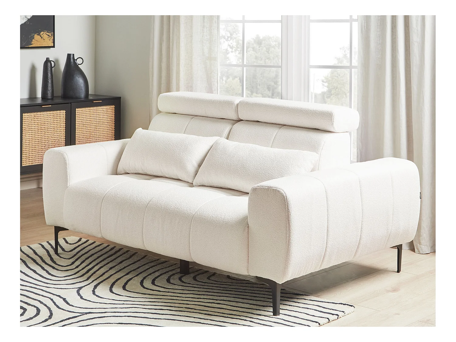 2-Sitzer Sofa Bouclé weiß Rückenlehne & Kopfteil verstellbar mit Kissen Vegamo