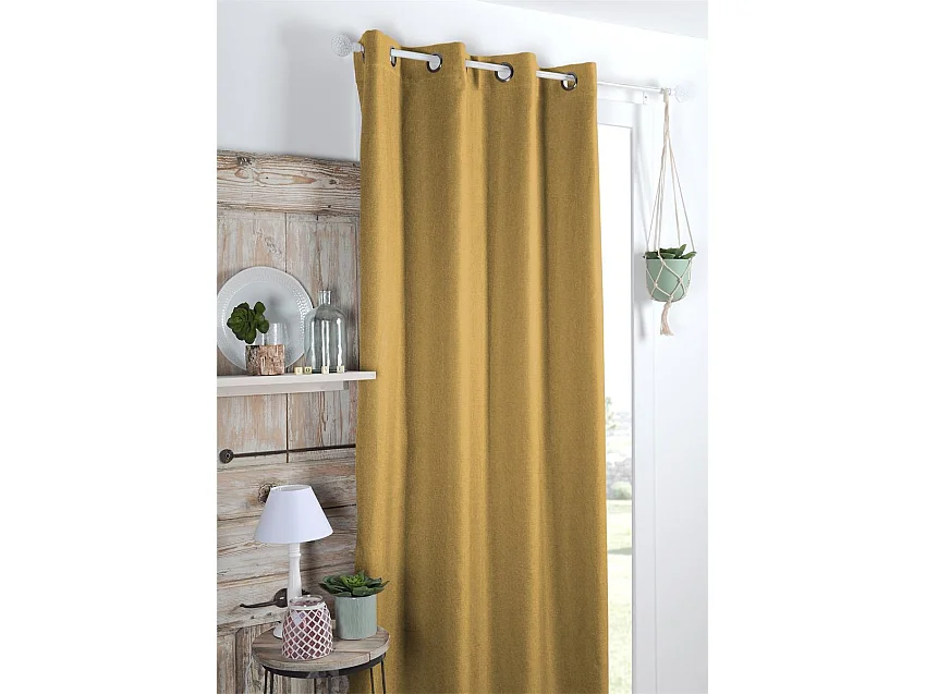 Cortina opaca con forro de polar.