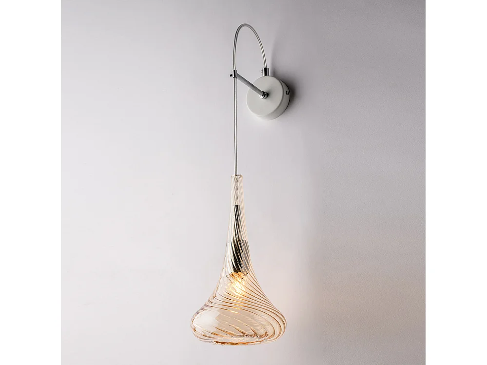 Nemesis Iron væglampe med ravfarvet pyrexglas 1 lyskilde .14 P.21 BL280-AP1-AM