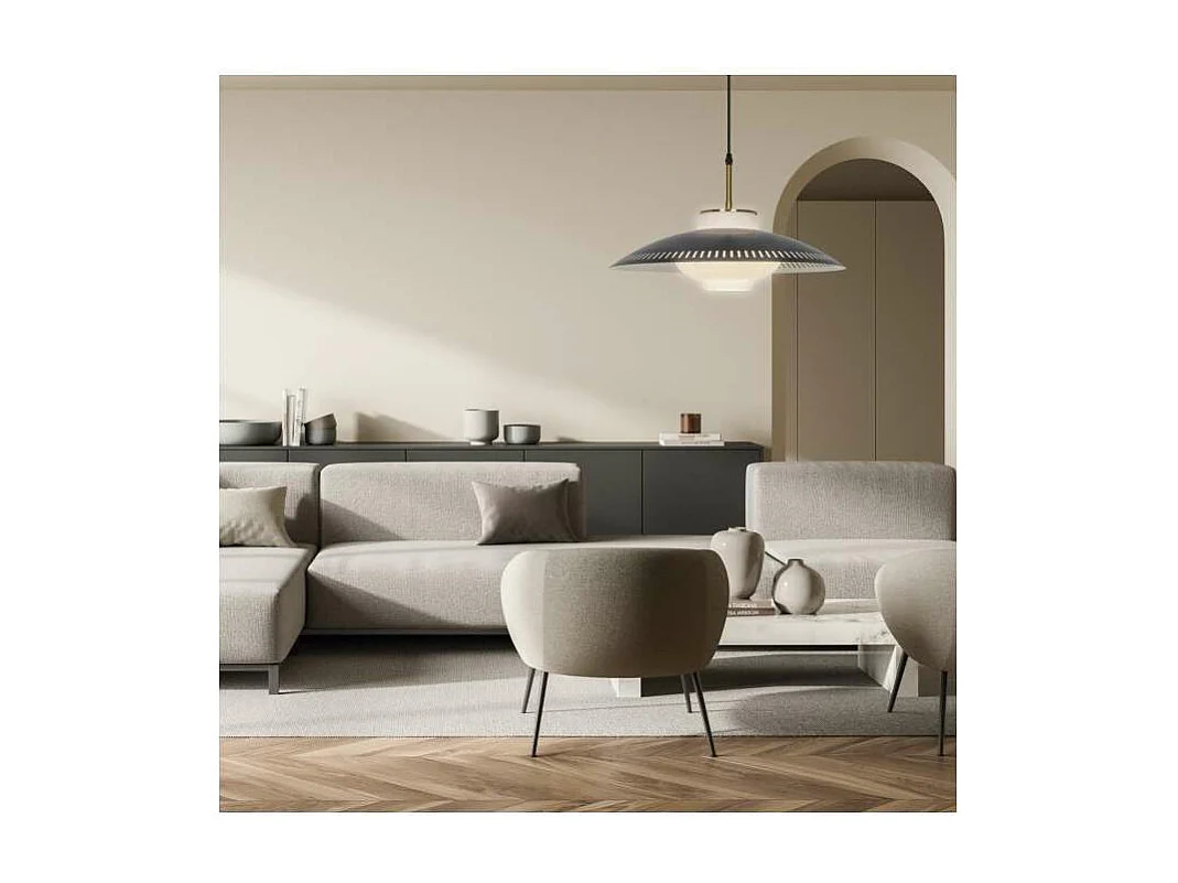 Colgante modelo Lecarbu acabado latón/negro, 35cm(alto) 45cm(ancho) 45cm(fondo).