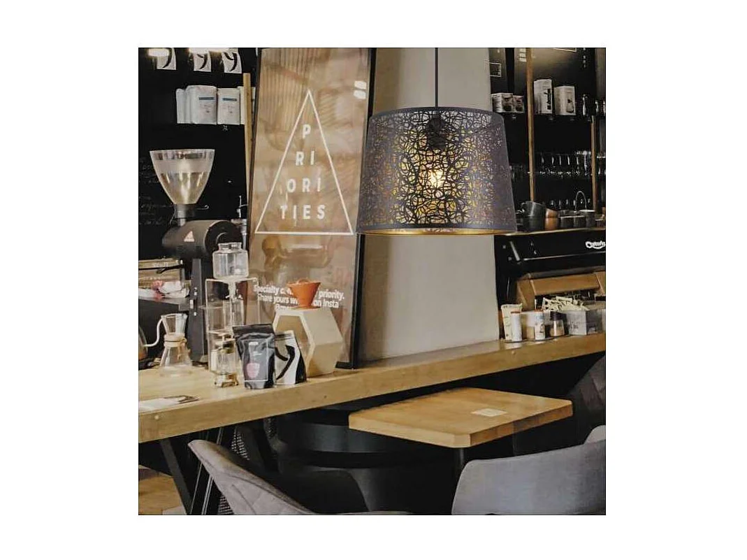 Colgante modelo Gael acabado negro/oro 37 cm(alto) 35cm(ancho) 35cm(fondo)