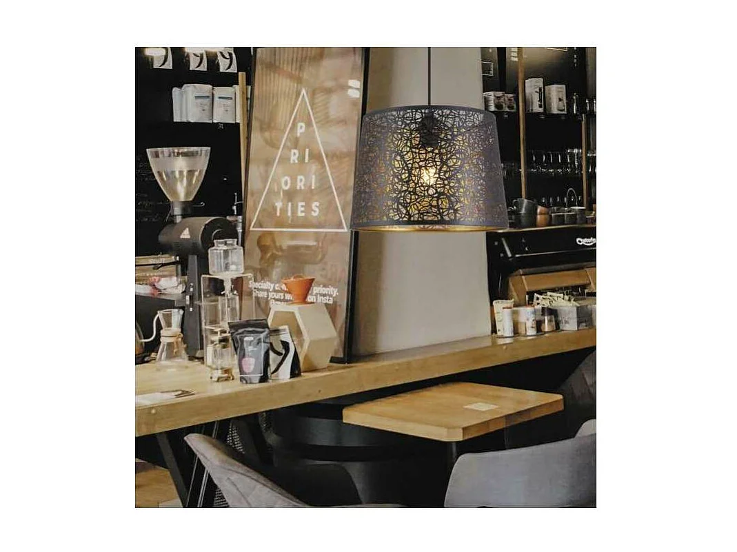 Colgante modelo Gael acabado negro/oro 37 cm(alto) 35cm(ancho) 35cm(fondo)