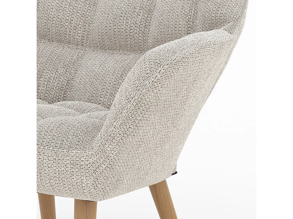 Sillón de tela gris claro con patas de madera - Simba
