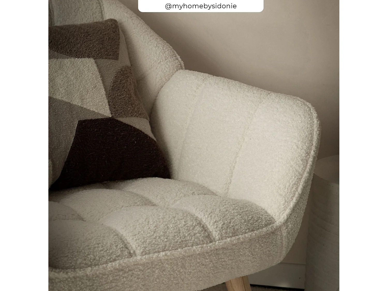 Poltrona in tessuto bouclé bianco - Simba