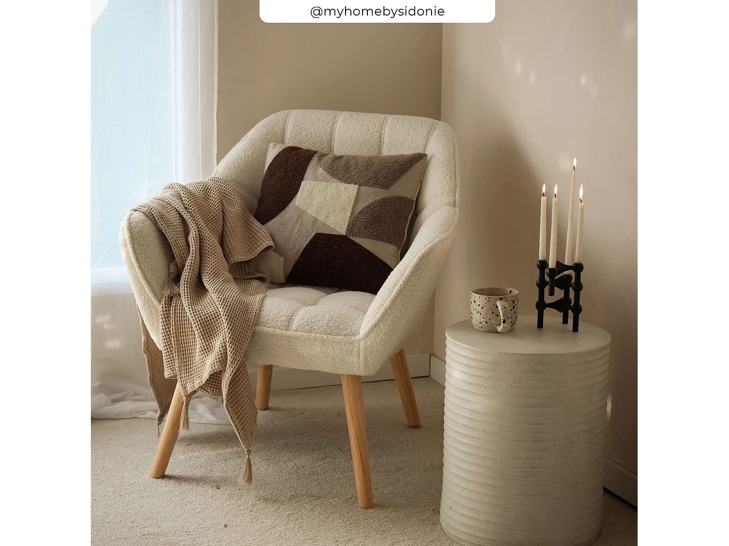 Poltrona in tessuto bouclé bianco - Simba