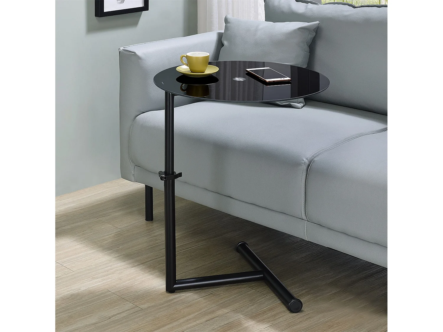 Table d'appoint LEONIE bout de canapé rond avec hauteur réglable, structure en métal laqué et plateau en verre trempé noir