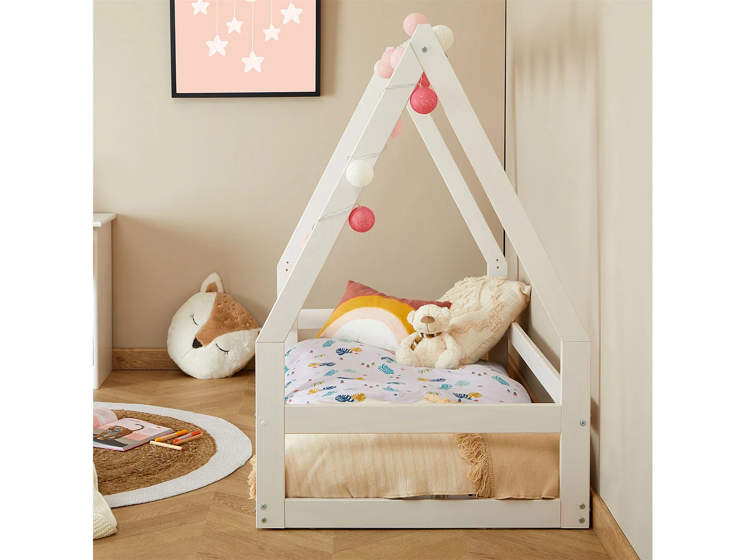 Lit cabane LUSIA 80x160 cm, lit simple 1 place pour bébé ou enfant de type Montessori, en pin massif lasuré blanc