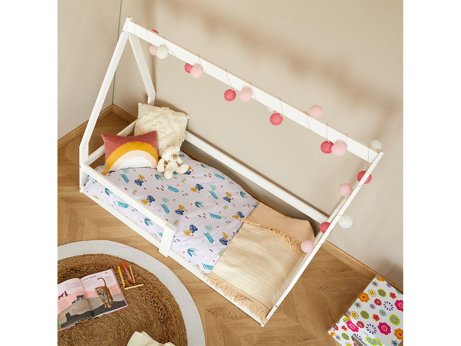 Lit cabane TAMI 70x140 cm, lit simple 1 place pour bébé ou enfant de type Montessori, en pin massif lasuré blanc