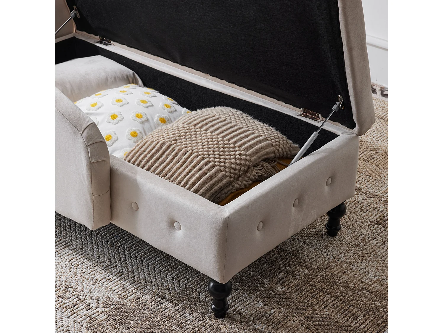 Divano chaise longue in velluto - chaise longue 144x62x69cm - con finiture borchiate e puntine, bracciolo destro - Beige