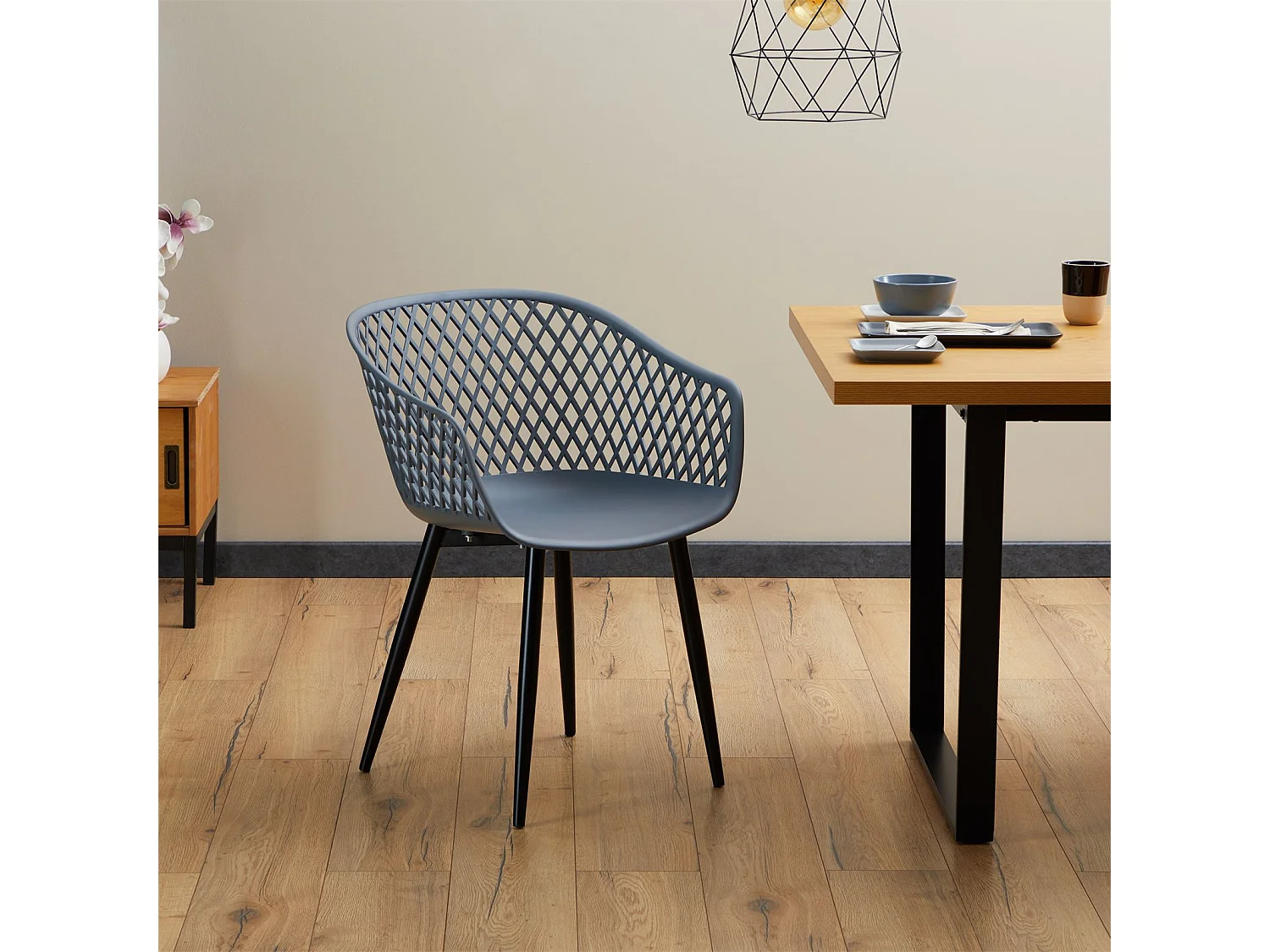 Lot de 4 chaises de salle à manger ou cuisine MADEIRA en plastique gris anthracite