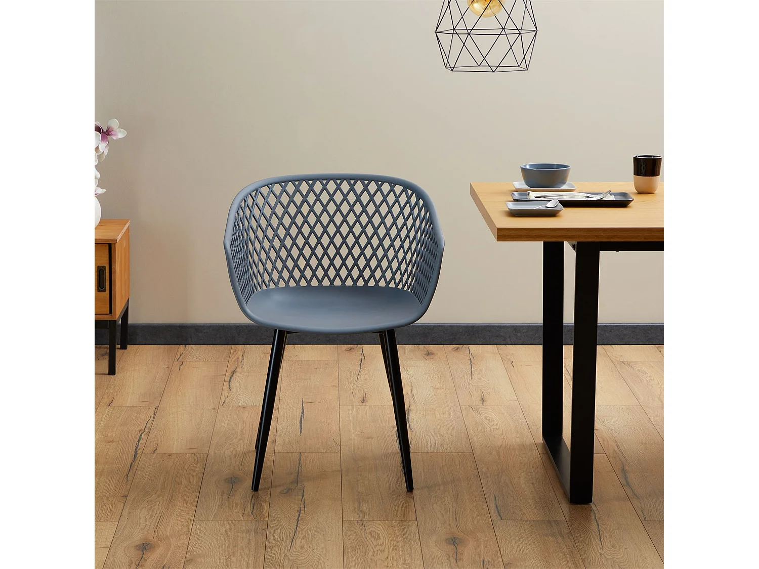 Lot de 4 chaises de salle à manger ou cuisine MADEIRA en plastique gris anthracite