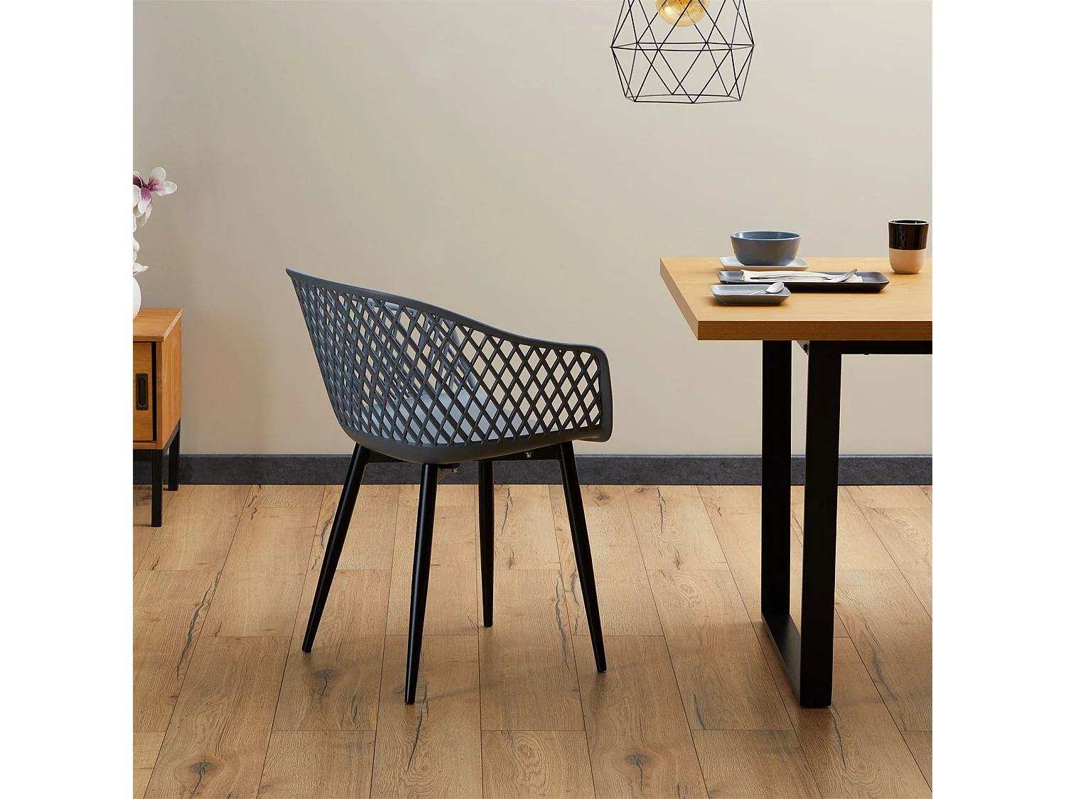 Lot de 4 chaises de salle à manger ou cuisine MADEIRA en plastique gris anthracite