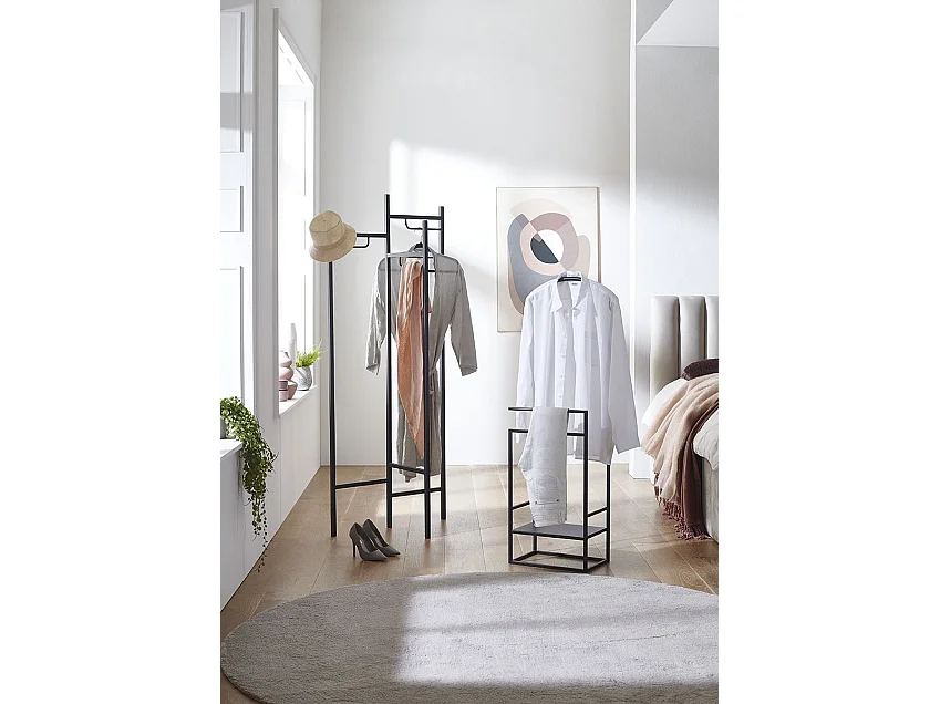 Portemanteau en métal coloris noir  - longueur 70 x profondeur 36 x hauteur 170 cm