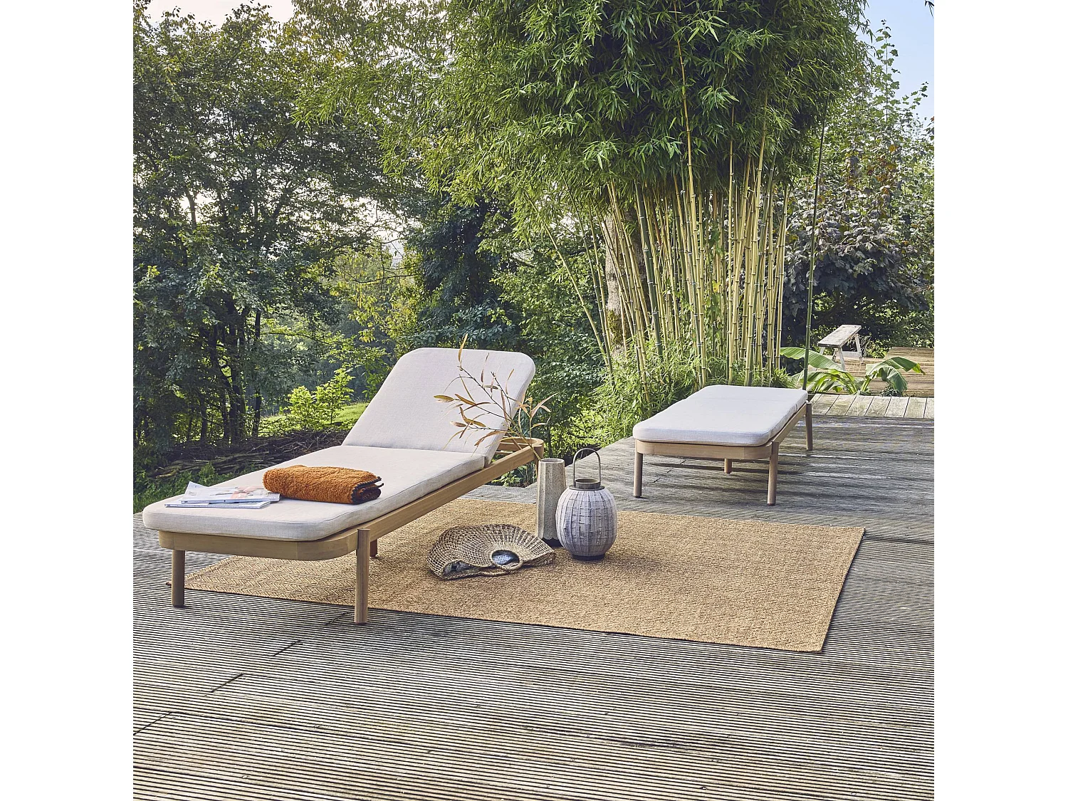 Lot de 2 bains de soleil PUNTA CANA en bois d'acacia. inclinable. déhoussable. coussin beige en polyester