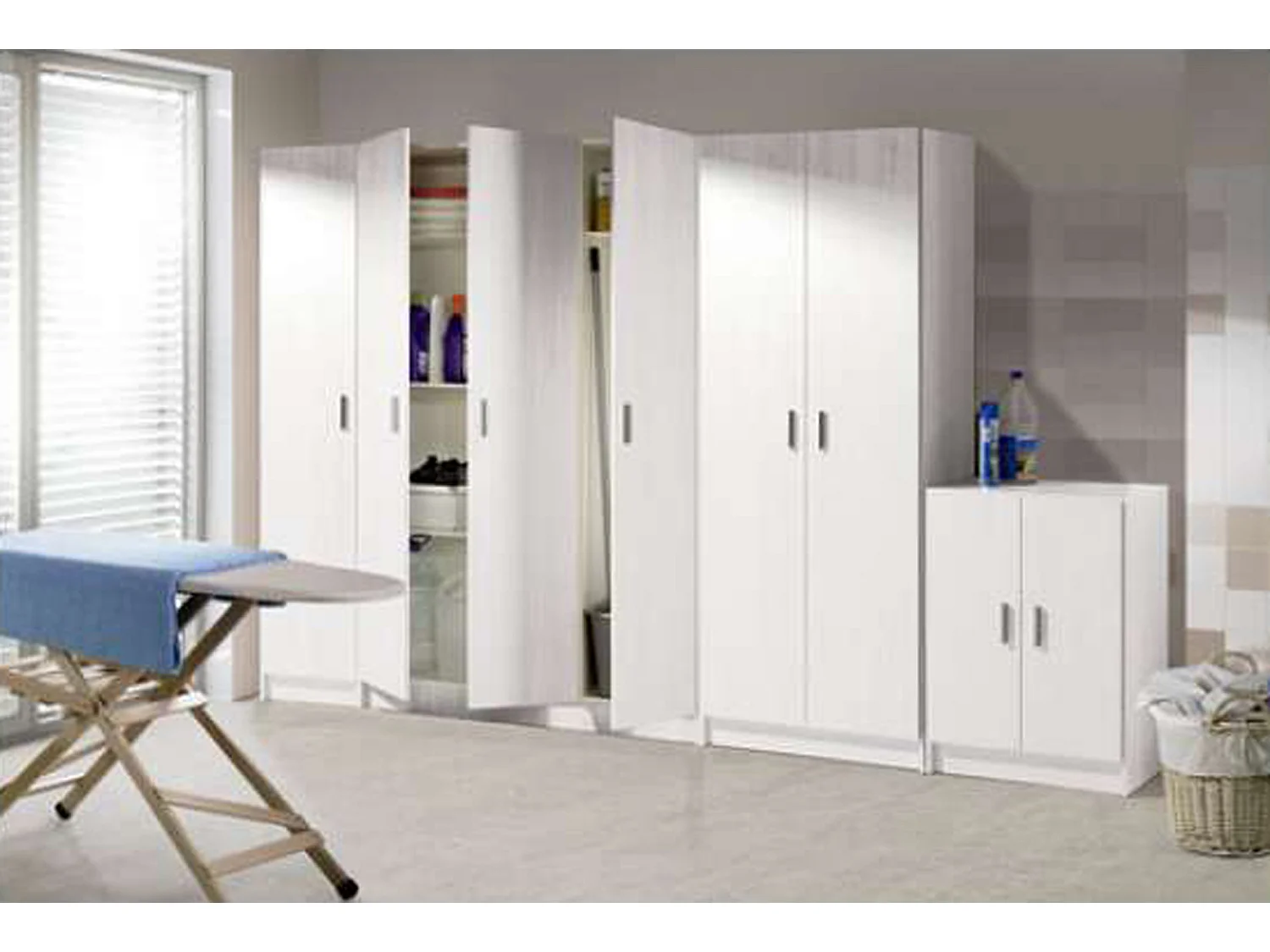 Armario Escobero Multiusos con 2 Puertas en Melamina con Acabado en Color Blanco Mate - Dim: 73 cm (Ancho) x 180 cm (Alto) x 37 cm (Fondo)