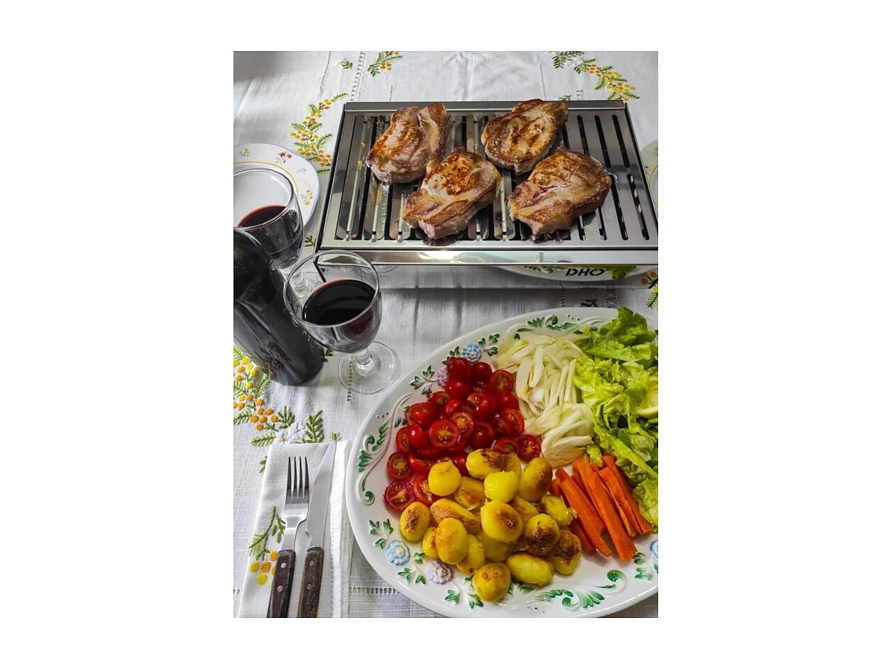 Holzkohle Tischgrill aus Edelstahl – Tragbarer Grill 44 x 29,5 x 12 cm - TRENDY