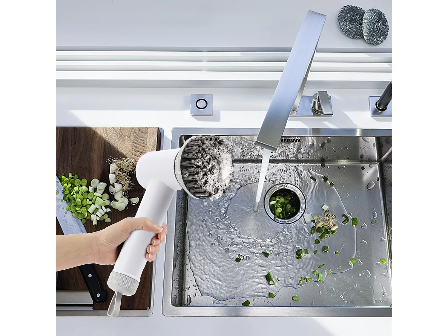 Draagbare elektrische reinigingsborstel, vervangbare borstel, voor het reinigen van tegels