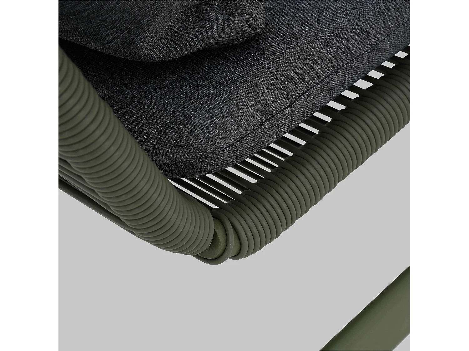 Salon de jardin 4 places en métal vert kaki