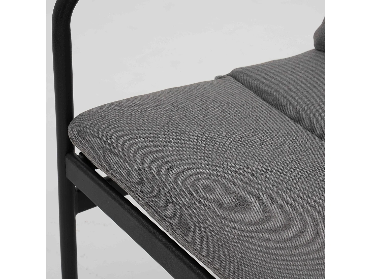 Salon de jardin 4 places en métal noir