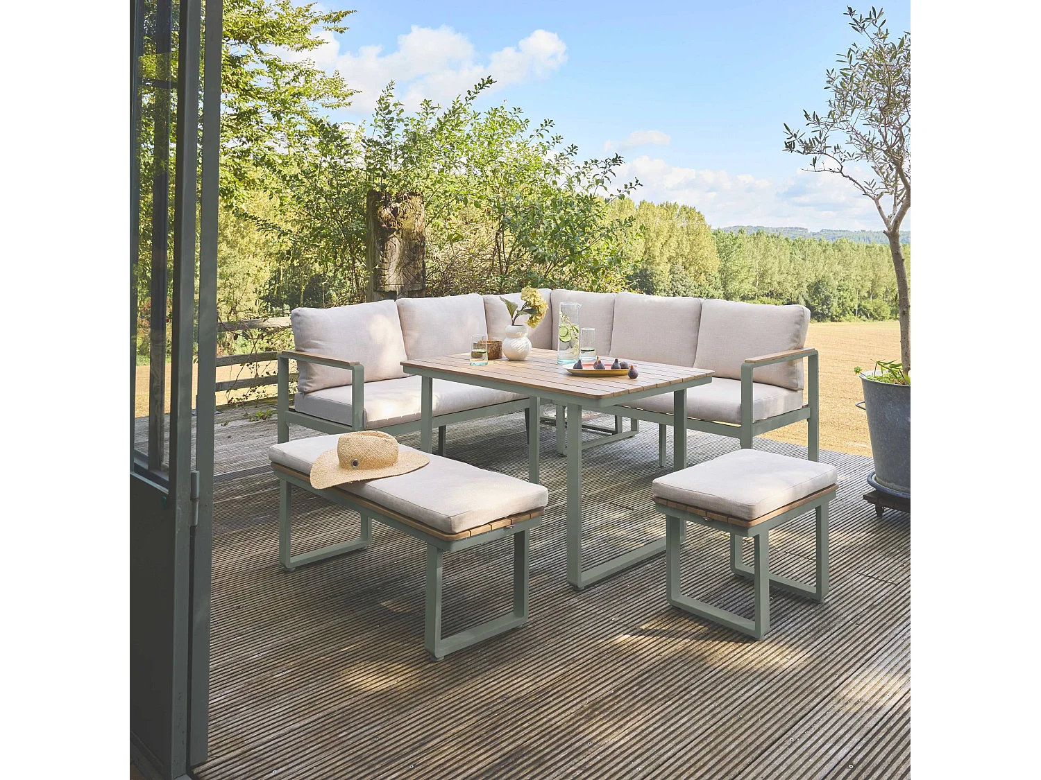 Salon de jardin PAMPAS 8 places en bois d'acacia et aluminium. coussins beiges en polyester. avec table rectangulaire