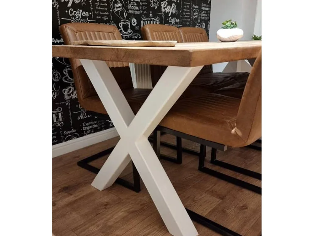 Mesa de comedor estilo industrial de 140x80x76 cm de madera y patas blancas en 'X' Darek