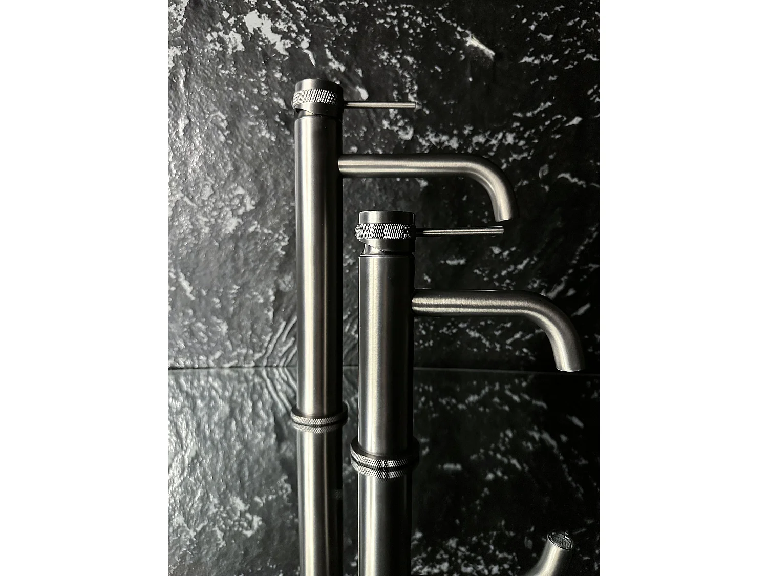 Waschbeckenarmatur Rea Lungo Grip High Titanium