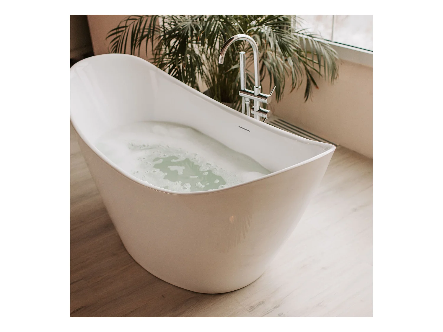 Freistehende Badewanne Rea Ferrano 150 White
