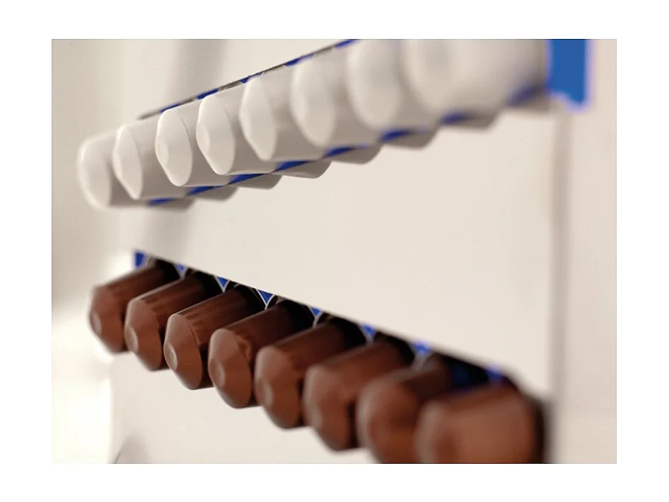 DON HIERRO - Soporte para cápsulas de café, compatible con cápsulas Nespresso – Acero inoxidable y Metacrilato – 32 cápsulas – ZIGZAG-