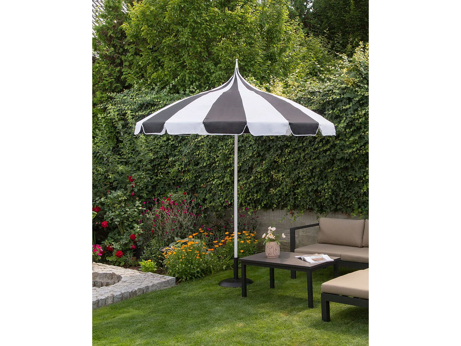 Sombrilla de jardín 245 cm MINOA Negro/Blanco