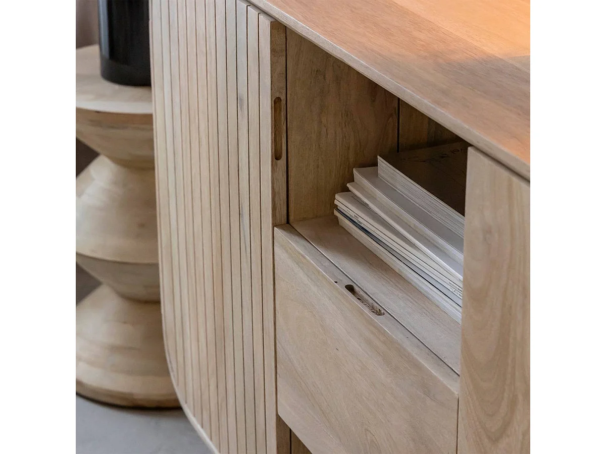 Buffet de madera de mango Yoni con 5 compartimentos cerrados y 2 espacios abiertos