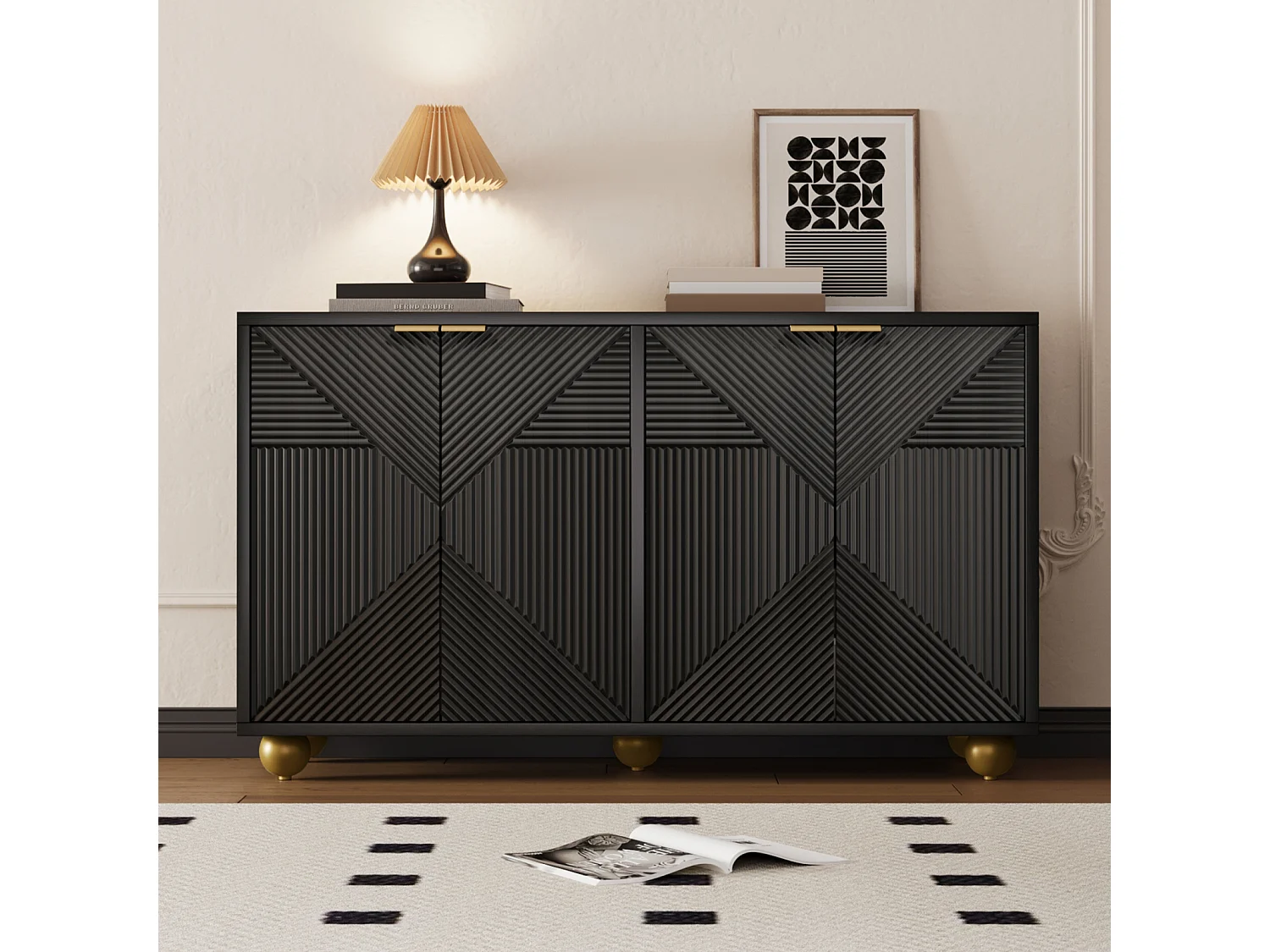 Credenza a quattro ante con ripiani interni regolabili, maniglie in metallo e piedini a sfera, nera