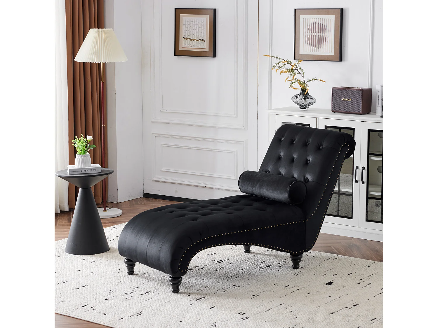 Relaxfauteuil, oppervlak voorzien van grippunten en zijkanten met koperen spijkers. Met lendenkussen - 140x87x63,5cm - Zwart