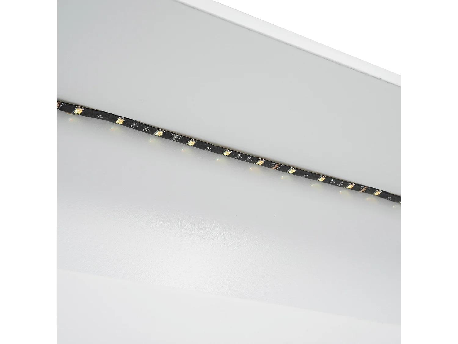 Lit double 140x200 cm avec étagère ouverte et bande lumineuse, lit plateforme en pin blanc et MDF - Pour adolescents et adultes