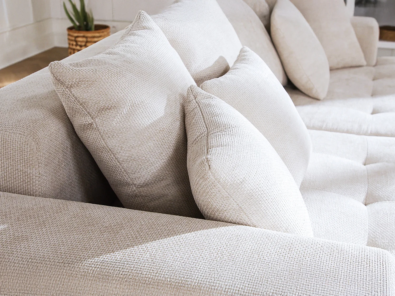 Sofá de 4 lugares conforto assento profundo em tecido texturizado bege - MOTINO