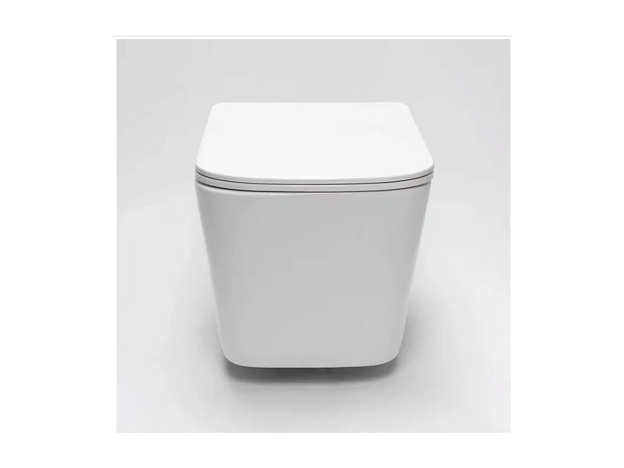 Design Hänge-WC mit innovativem randlosem System für optimale Hygiene