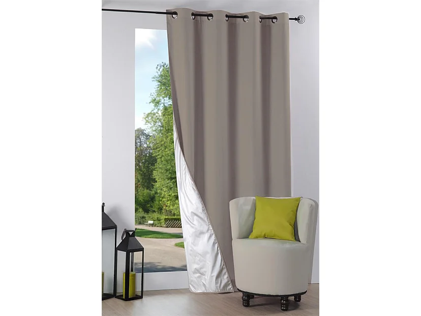 Cortina aislante con ojetes forrada