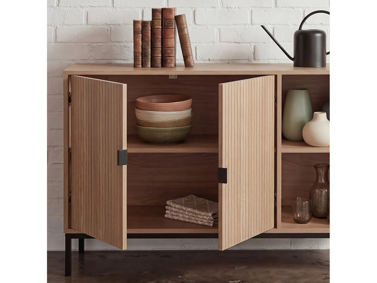 Buffet 2 portes 2 niches ouvertes effet bois rainuré L110 cm - TARA