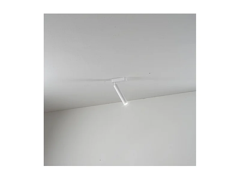 Lámpara de pared LED cilíndrica orientable BAMBU de Bianca Perenz