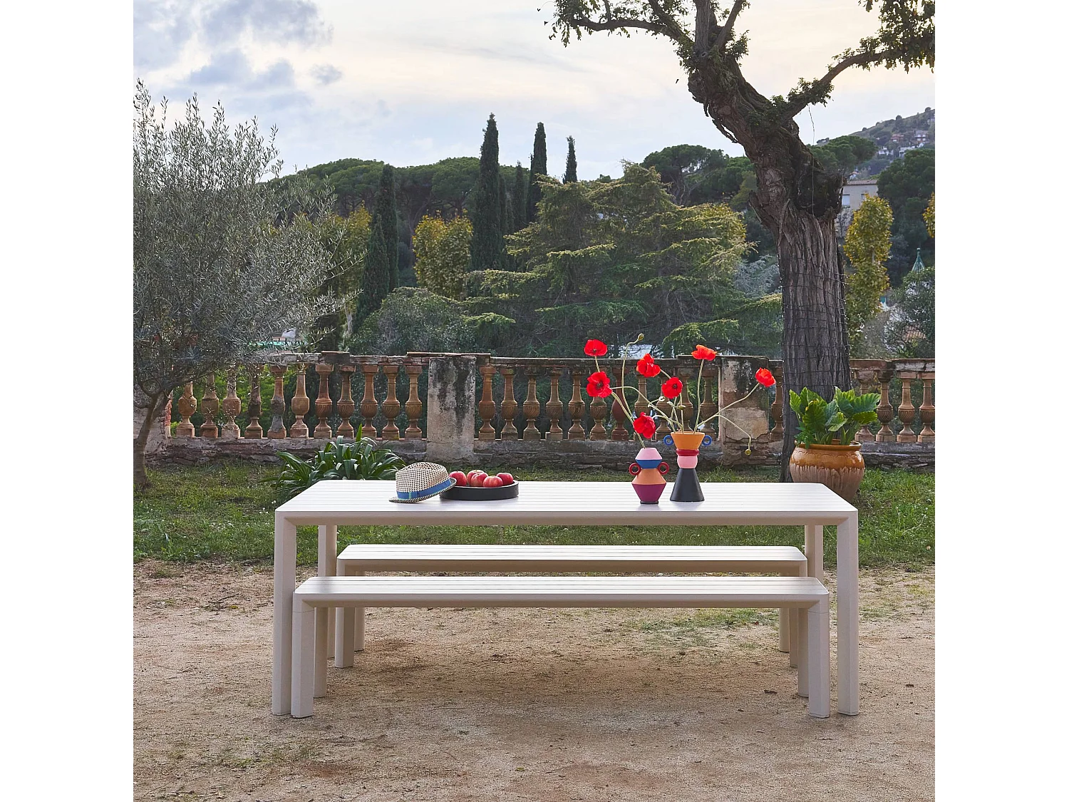 Mesa de jardín de aluminio con 2 bancos de 8 plazas beige