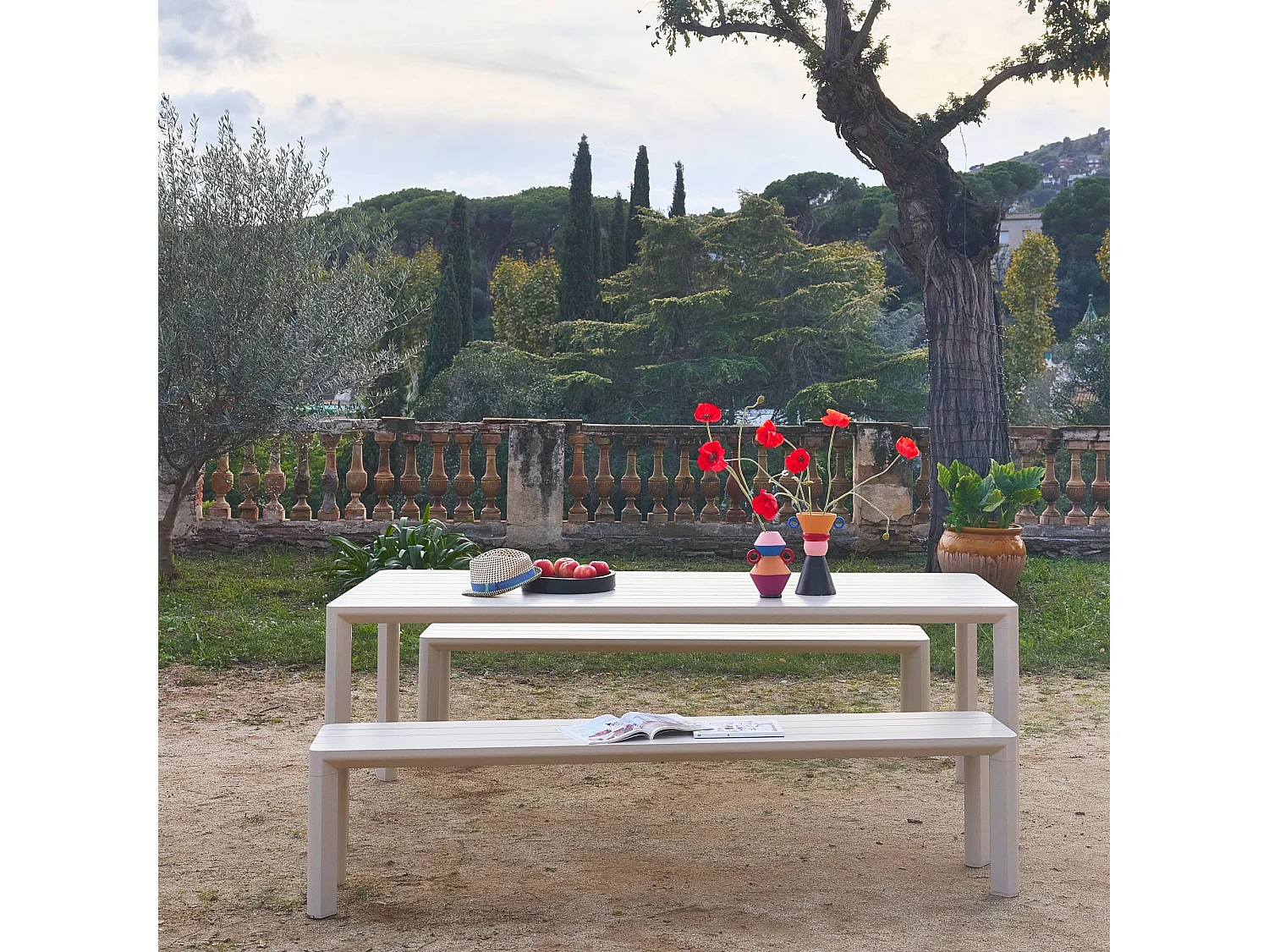 Mesa de jardín de aluminio con 2 bancos de 8 plazas beige