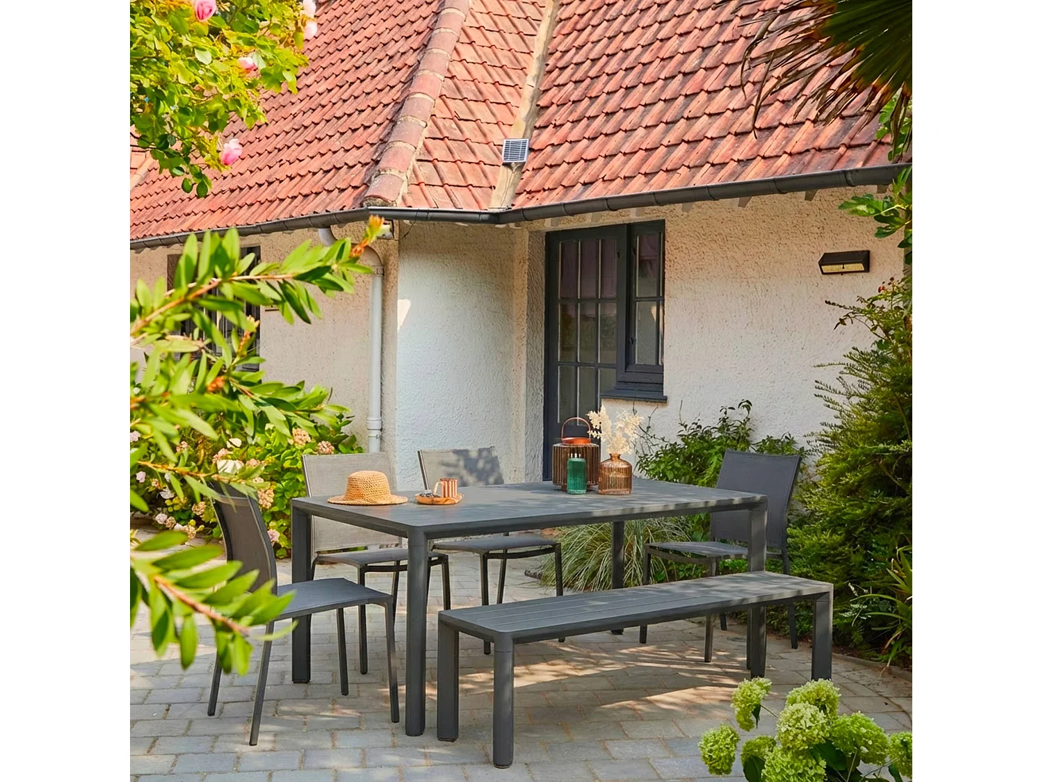 Set tavolo da giardino in alluminio e textilene con 1 panchina e 4