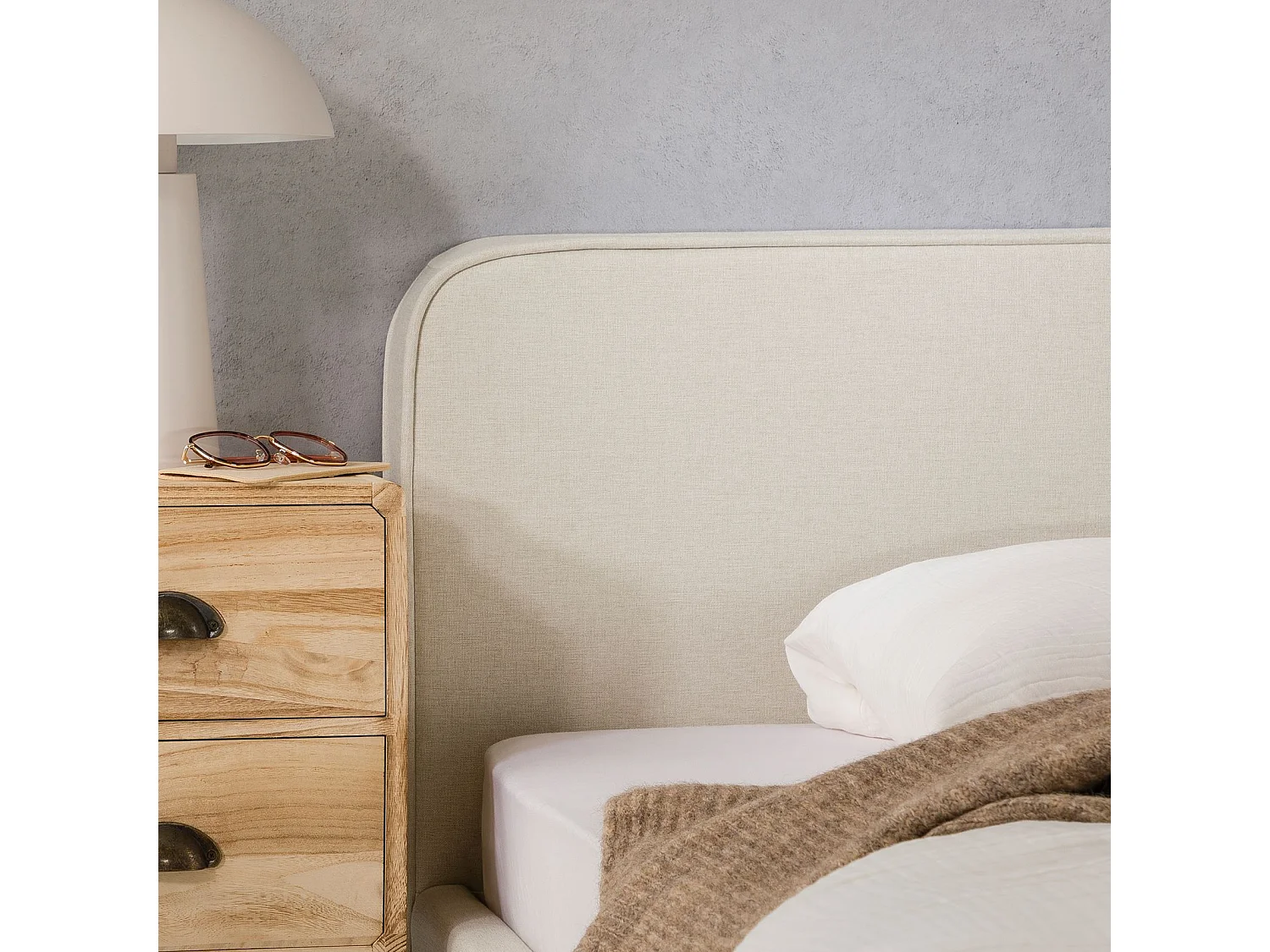 Lit simple BELARTI 90x190 cm, Revêtement en tissu, Lit style moderne pour 1 personne, Cadre de lit avec sommier inclus, Blanc crème
