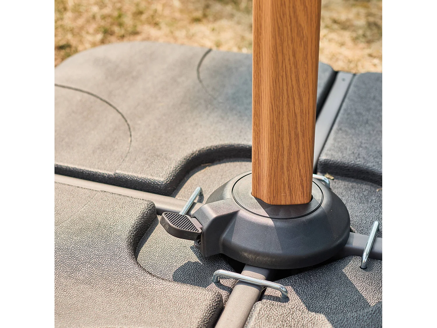 Parasol déporté ETRETAT rectangulaire kaki 3x4m. mât effet bois