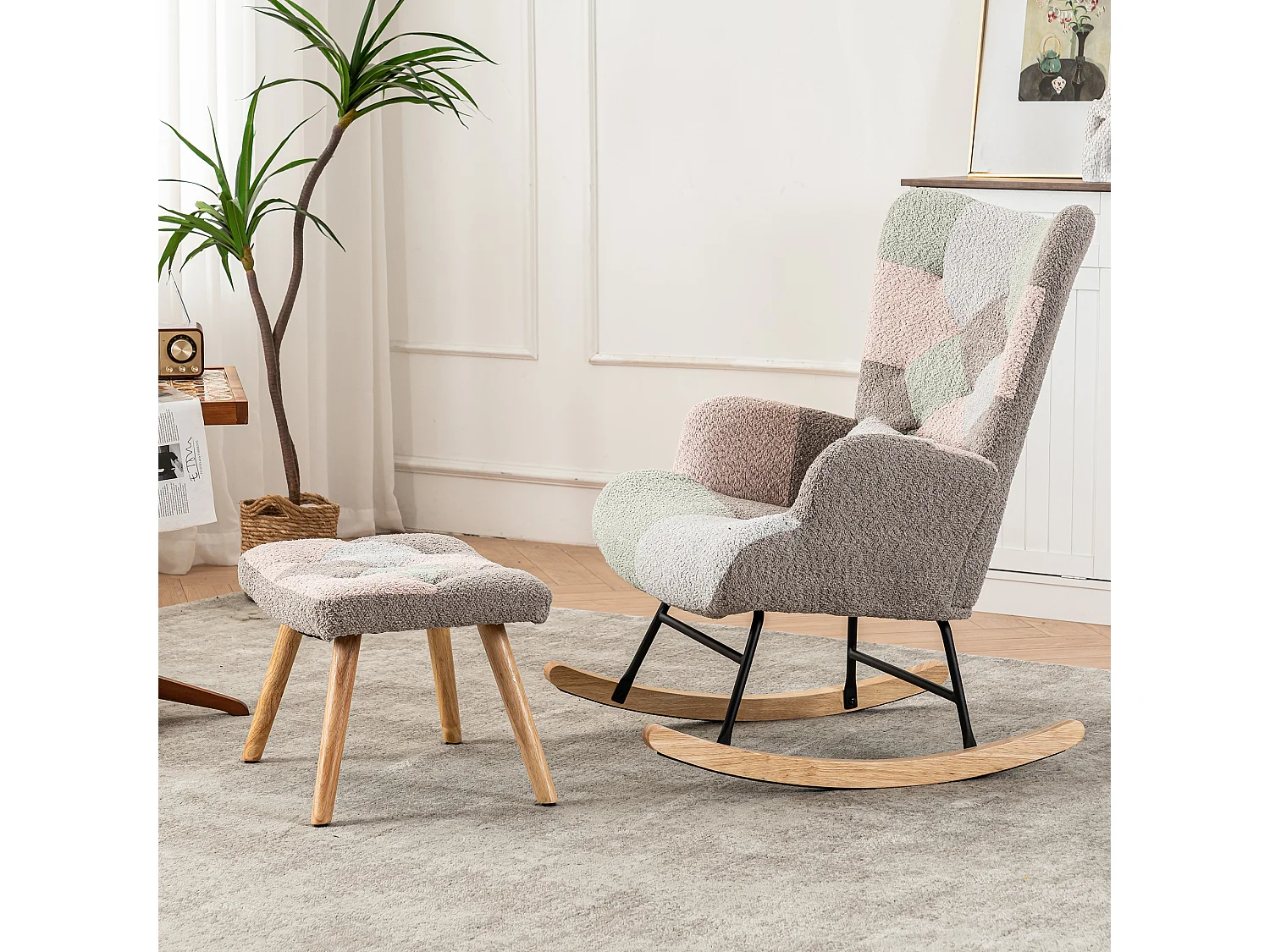 Kolorowy fotel bujany z podnóżkiem i poduszką - 68 x 83 x 91 cm - Polar Teddy, drewno i metal - Wielokolorowy wzór