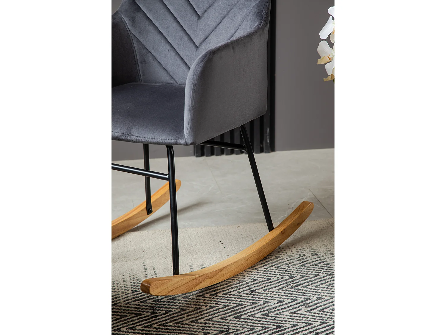 Schommelstoel met voetsteun - 56,5 x 44 x 84 cm - Fluweel, evea hout en metaal - Grijs