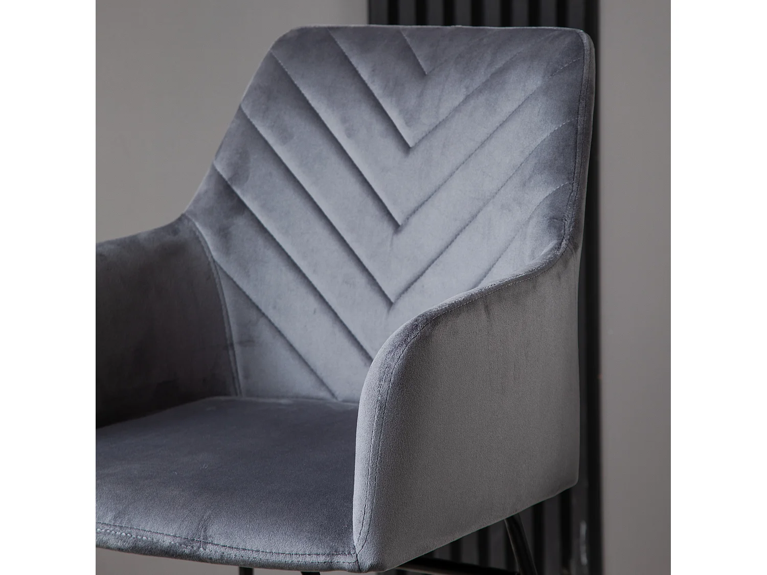 Schommelstoel met voetsteun - 56,5 x 44 x 84 cm - Fluweel, evea hout en metaal - Grijs